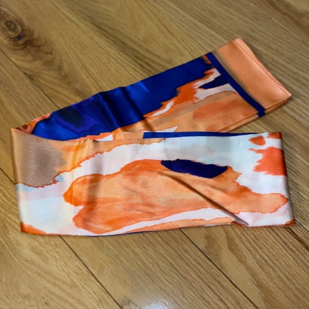 100% silk scarf, 35 x 35, NWOT - Picture 2 of 3